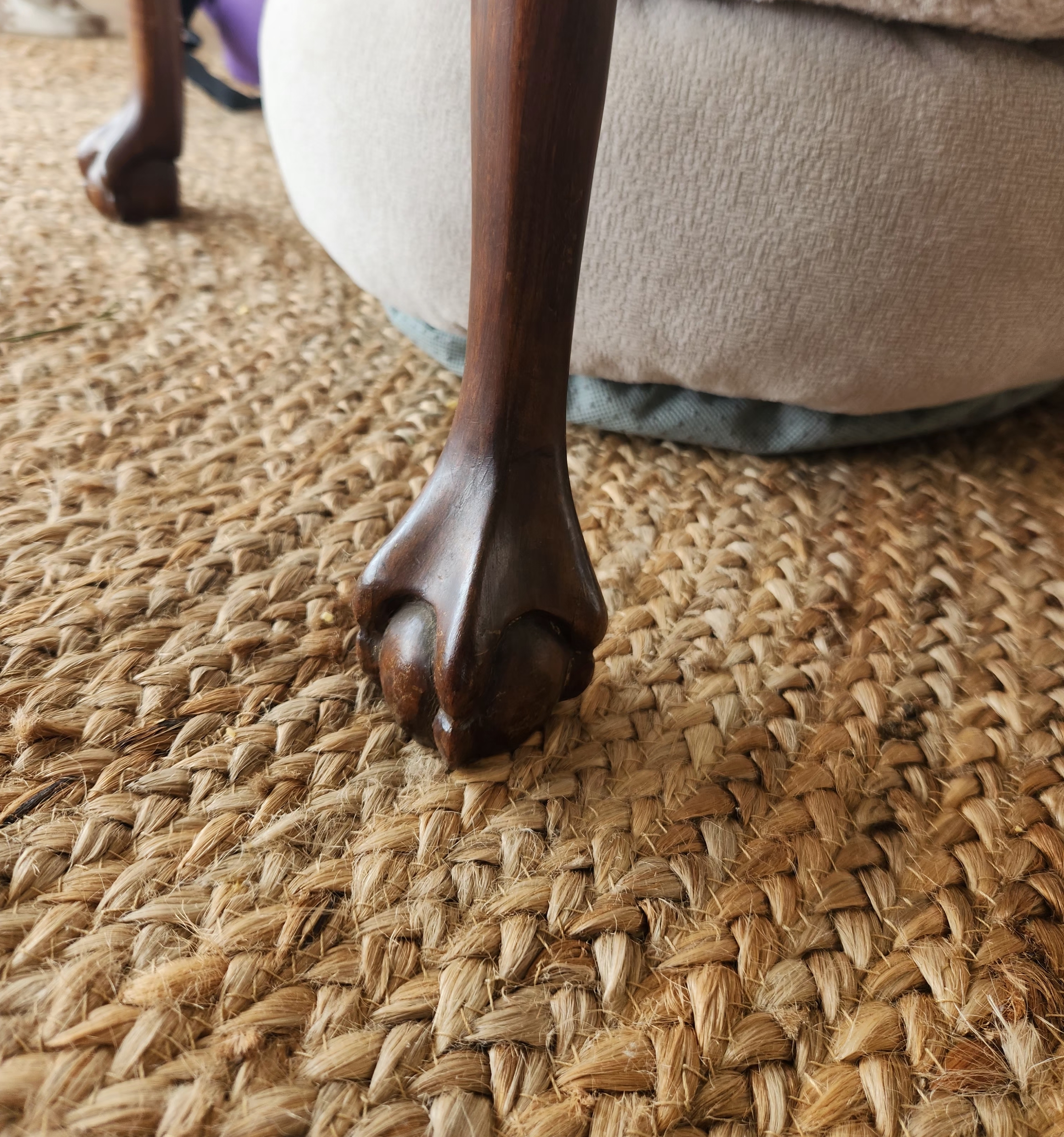 Closeup picture of the feet of a table that were carved in the likeness of duck feet